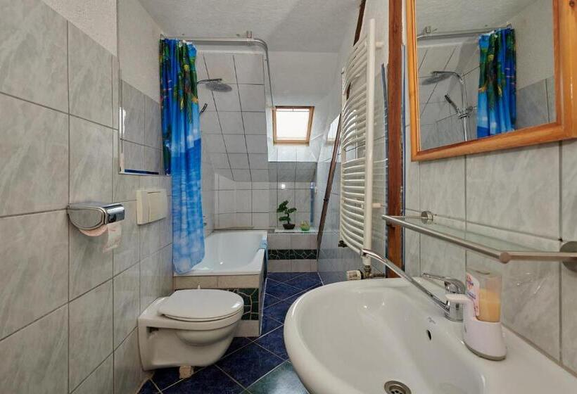 Номер Стандарт, Hüblers Schlafquartier