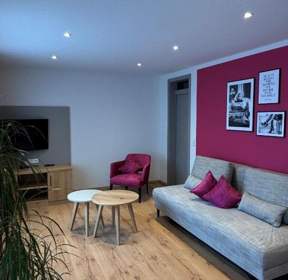 Apartamento 2 Quartos com Varanda, Landgasthaus Zur Linde, Neusatz