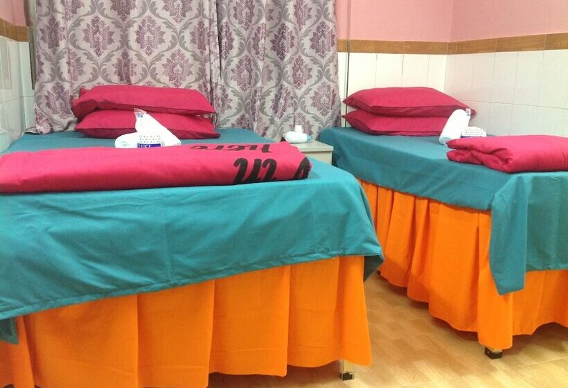 اتاق خانوادگی, Head Sun Guest House