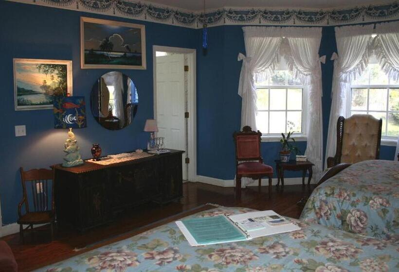 חדר סופריור נוף לבריכה, Heron Cay Lakeview Bed & Breakfast