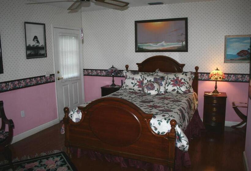 장애인을 위한 퀸사이즈 스탠다드 룸, Heron Cay Lakeview Bed & Breakfast