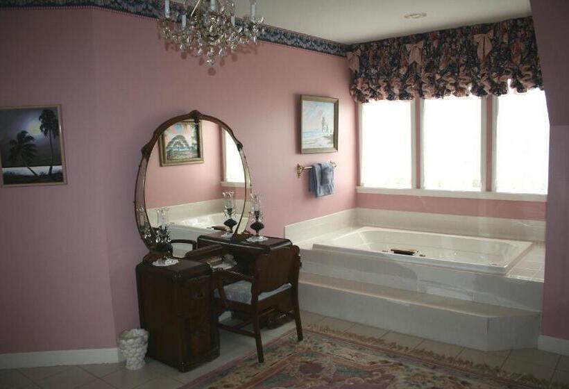 스위트 킹사이즈 침대, Heron Cay Lakeview Bed & Breakfast