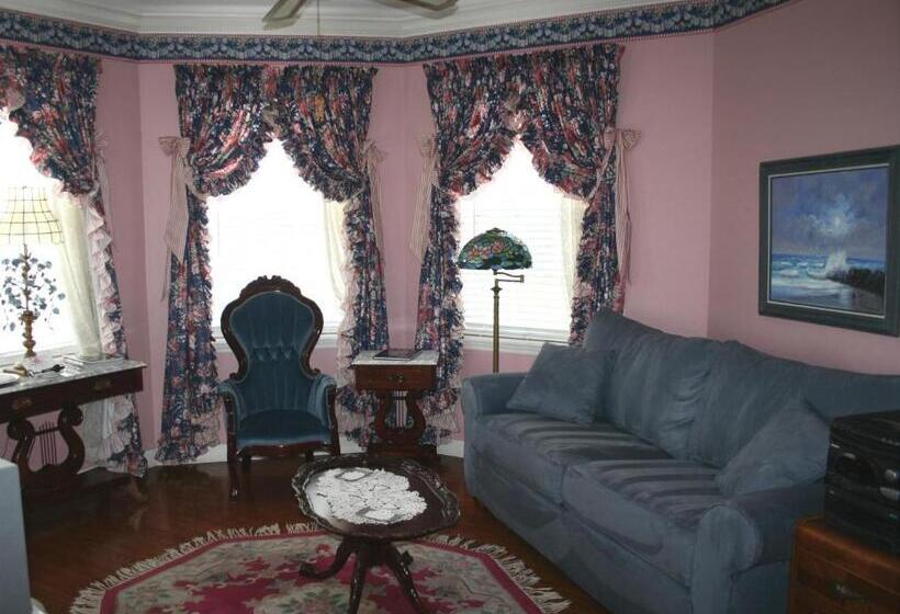 스위트 킹사이즈 침대, Heron Cay Lakeview Bed & Breakfast