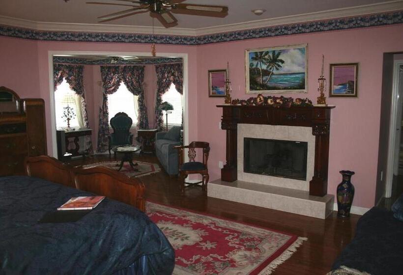 스위트 킹사이즈 침대, Heron Cay Lakeview Bed & Breakfast