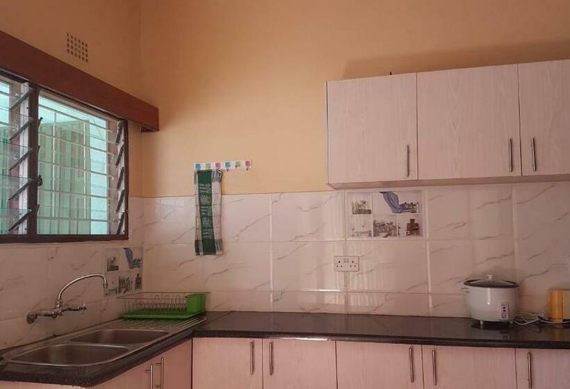 Дом 4 Спальни, Maoni Guest House