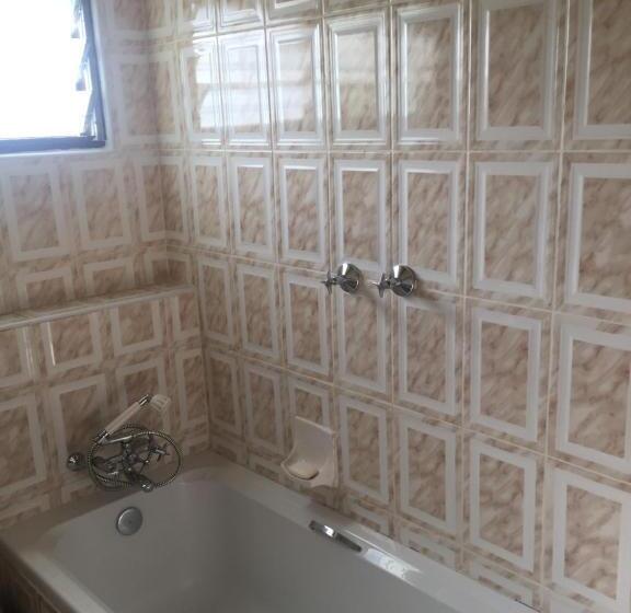 Дом 4 Спальни, Maoni Guest House