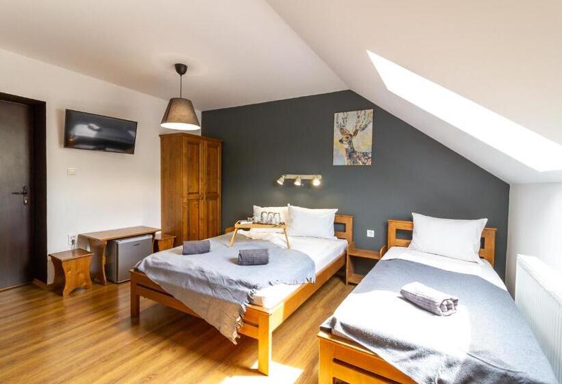 Quarto Triplo Deluxe, Airport Károly Centrál