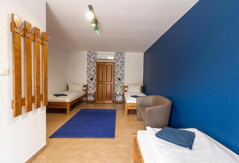 Quarto Triplo Deluxe, Airport Károly Centrál
