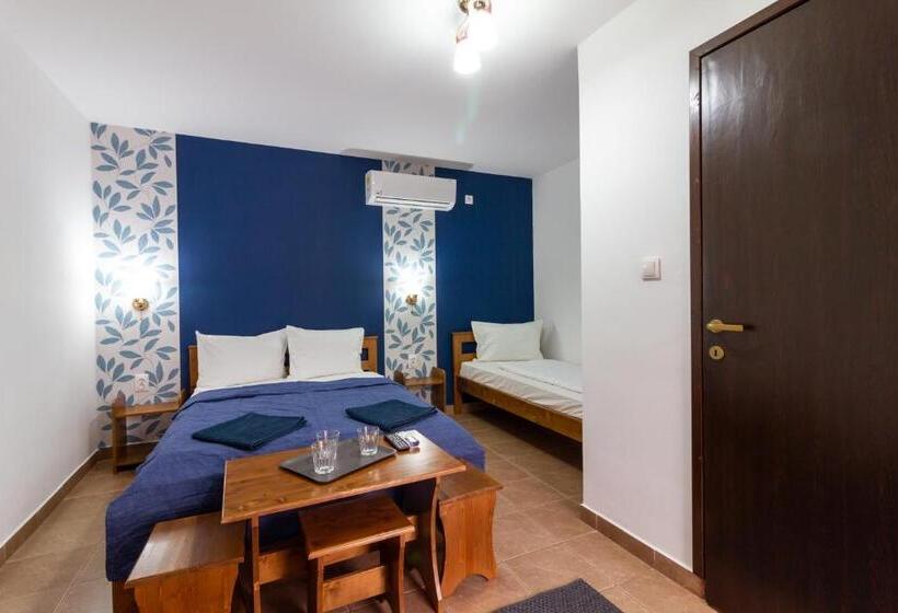 Quarto Triplo Comfort, Airport Károly Centrál