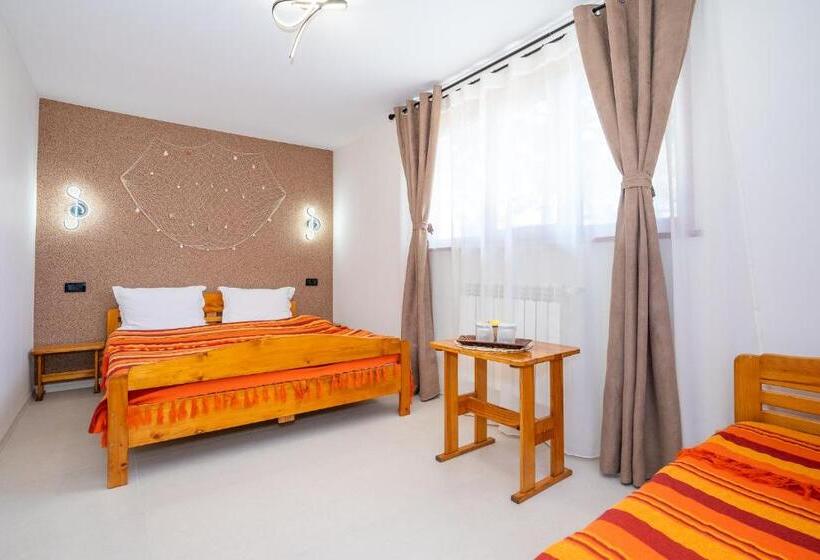 اتاق لوکس سه تخته, Casa Nikita