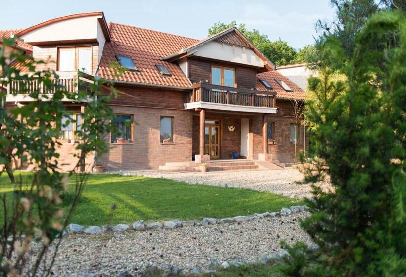 اتاق استاندارد سه تخته با بالکن, Owlcastle Bagolyvár