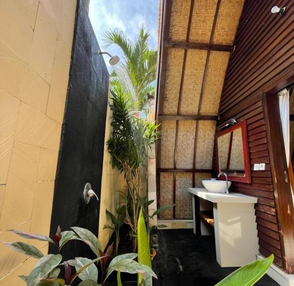 Бунгало Стандарт, Zipp Bar Restaurant & Bungalows