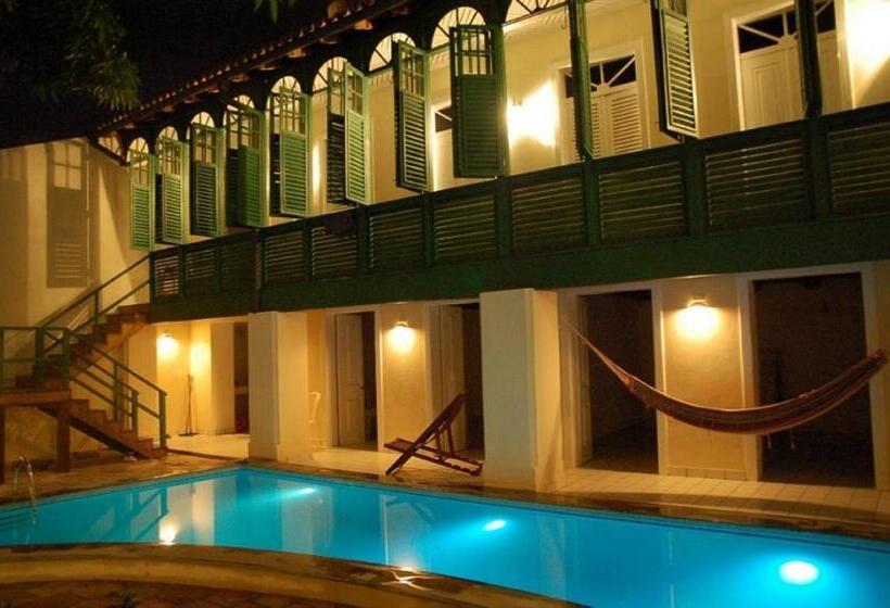 اتاق استاندارد سه تخته با چشم‌انداز استخر, Casa Frankie