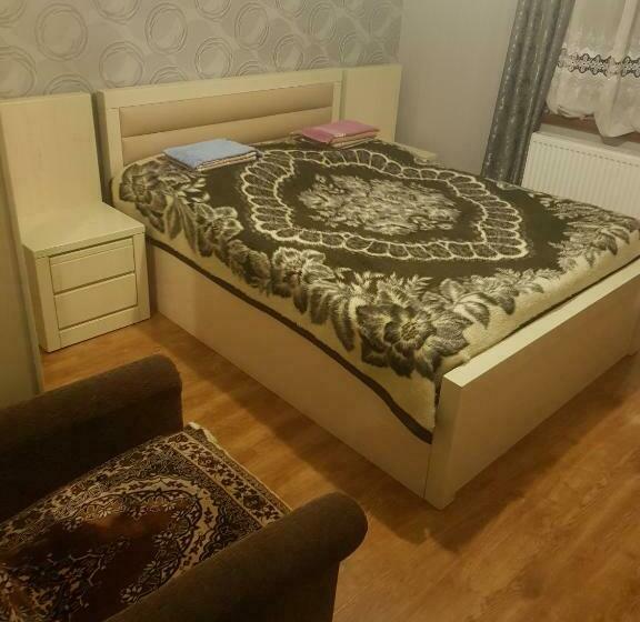 اتاق خانوادگی با چشم‌انداز کوه, Zeiko S Guesthouse