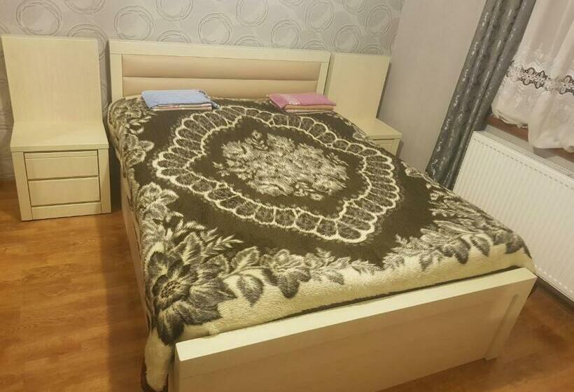 اتاق خانوادگی با چشم‌انداز کوه, Zeiko S Guesthouse