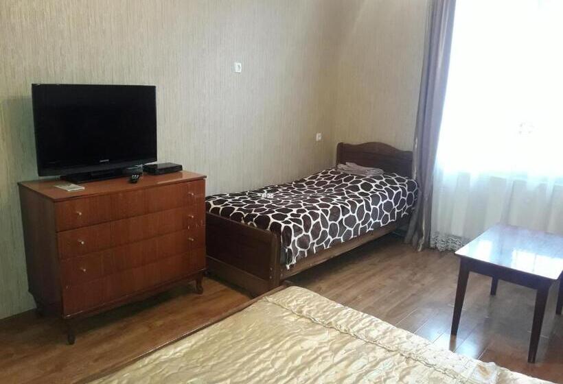 اتاق خانوادگی با چشم‌انداز کوه, Zeiko S Guesthouse