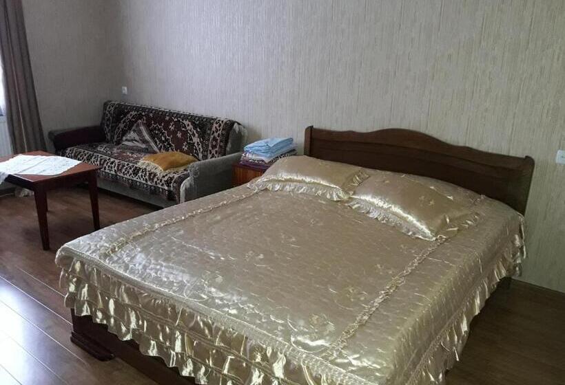 اتاق خانوادگی با چشم‌انداز کوه, Zeiko S Guesthouse