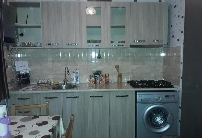 اتاق خانوادگی با چشم‌انداز کوه, Zeiko S Guesthouse