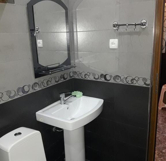 اتاق خانوادگی با چشم‌انداز کوه, Zeiko S Guesthouse
