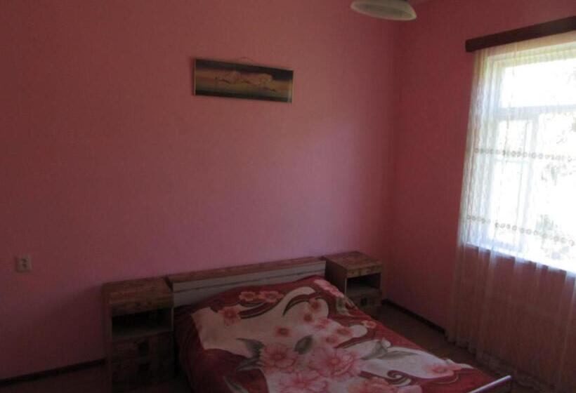 اتاق استاندارد سه نفره, Joni Guest House