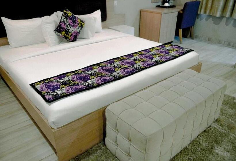 سوئیت پرزیدنت, Visa Karena Hotels