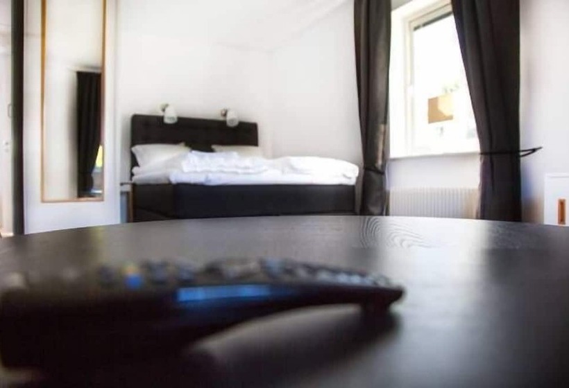 استودیوی استاندارد, Easy Livin  Apartment