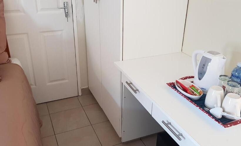 اتاق استاندارد برای معلولان, Ezulwini Guest House