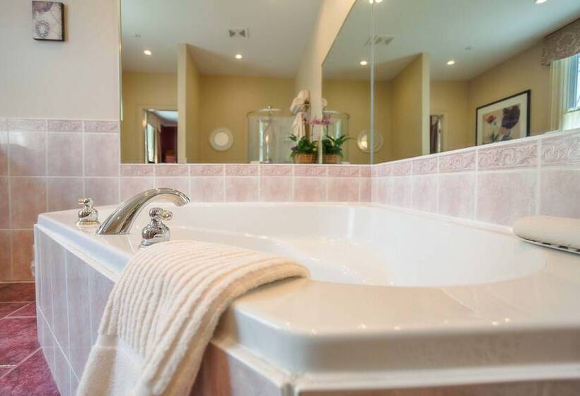 Люкс Повышенной Комфортности, The Woodview Inn