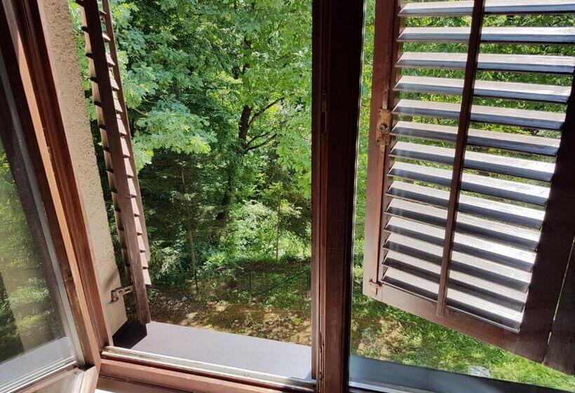 اتاق استاندارد سه نفره, Apartmani Simić Valjevo