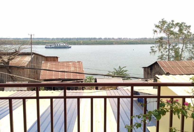 اتاق استاندارد با بالکن, Phalla Riverside