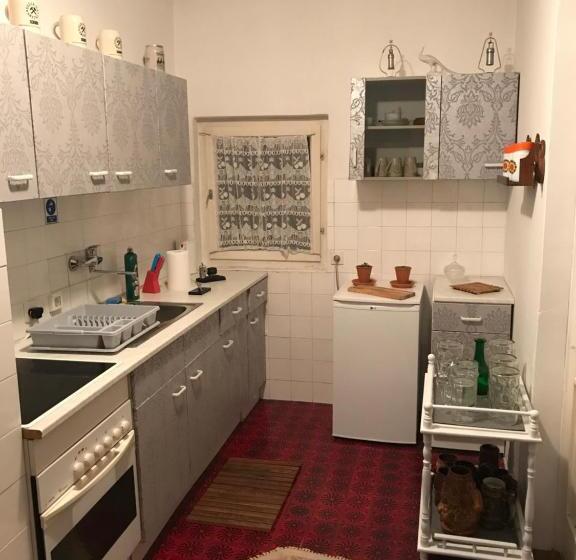 اتاق استاندارد با سرویس بهداشتی مشترک, Prenociste Chardak