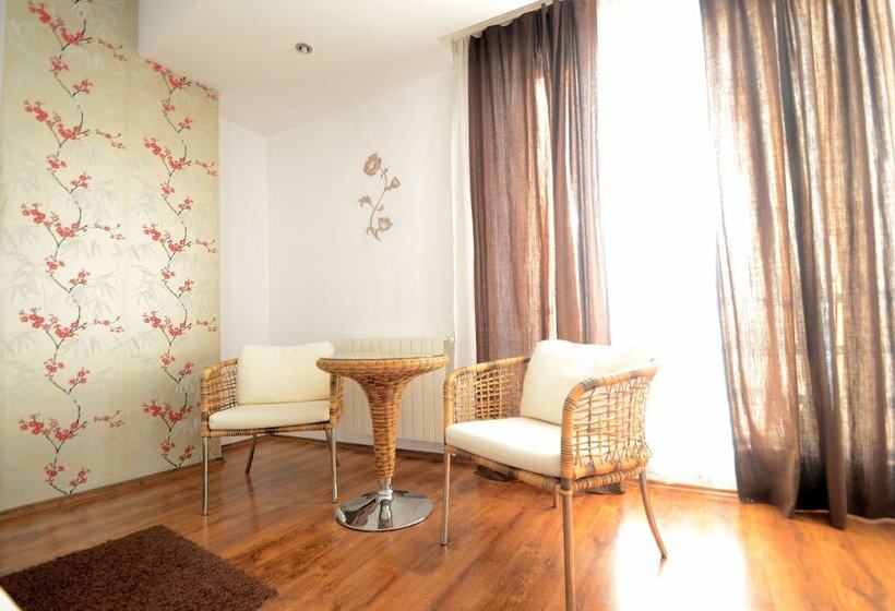 استودیو ساده, Mosilor Apartments