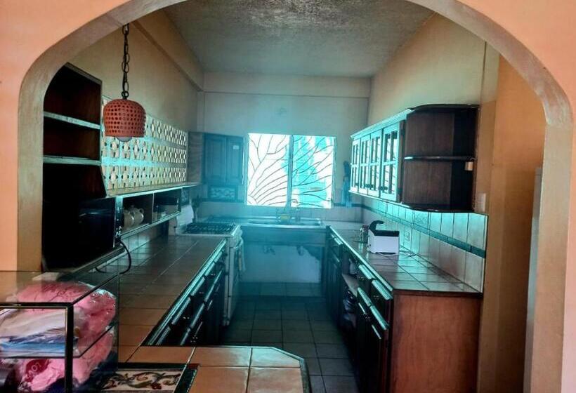 اتاق استاندارد, The Seaside Garden Guesthouse