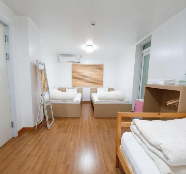 Трехместный Номер Базовый, Byulbam Guesthouse
