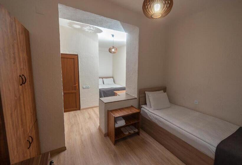 اتاق استاندارد سه نفره, Popock Dilijan 1