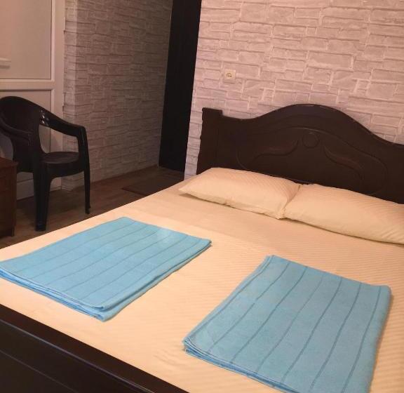 اتاق لوکس با بالکن, Guest House Roman/gonio