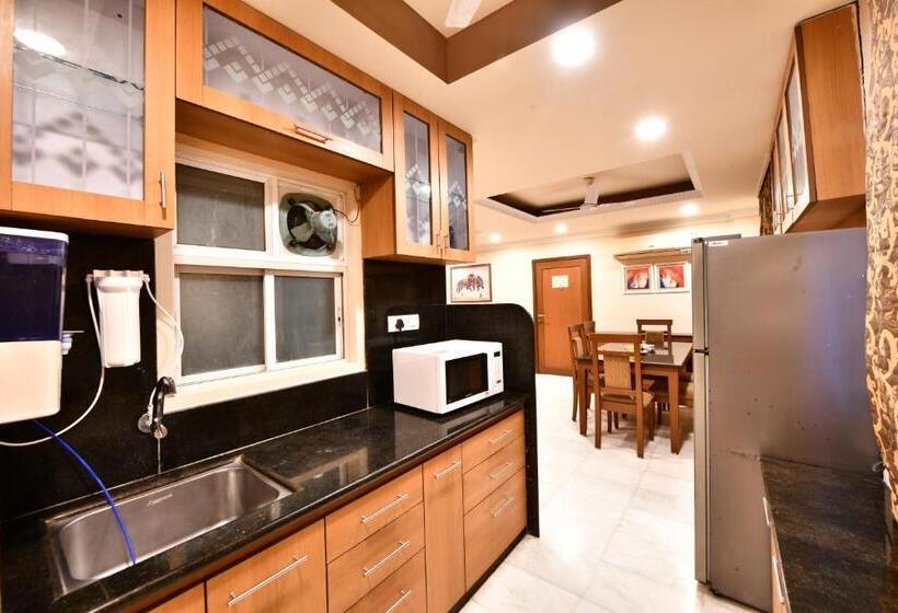آپارتمان 3 خوابه, Click White House Residency, Vadodara