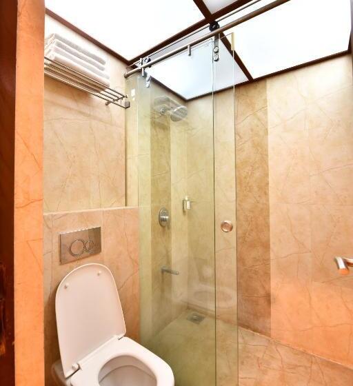 דירת שלושה חדרים, Click White House Residency, Vadodara