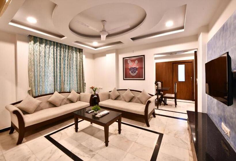 דירת דופלקס בת חדר שינה 1, Click White House Residency, Vadodara