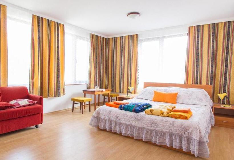标准间带阳台, Guest House Tulen