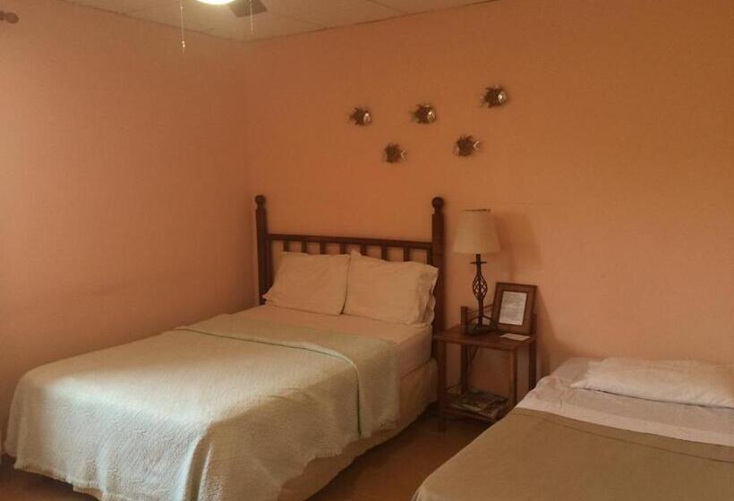 Номер Стандарт Трехместный, Hostal Doña Maria