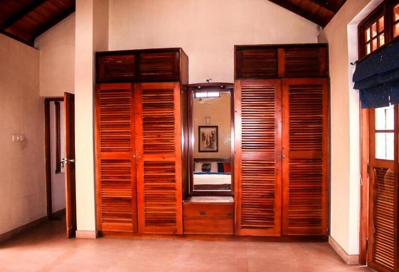 Трехместный Номер Стандарт с Балконом, Villa Inavni