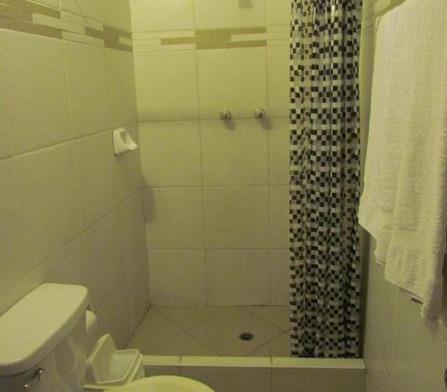 اتاق استاندارد چهار تخته, Huanchaco Hostal