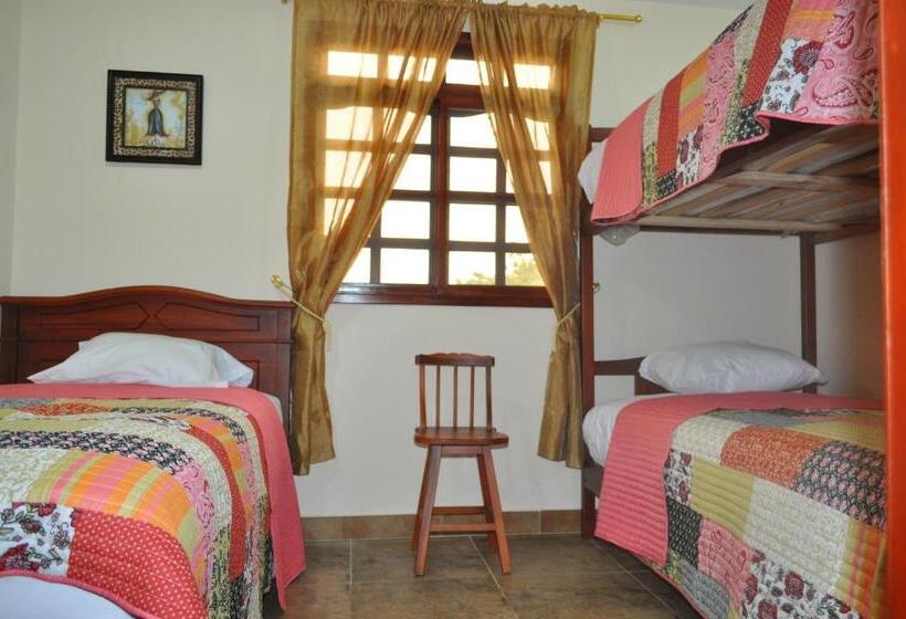 اتاق استاندارد سه نفره, Puerta Sol Inn
