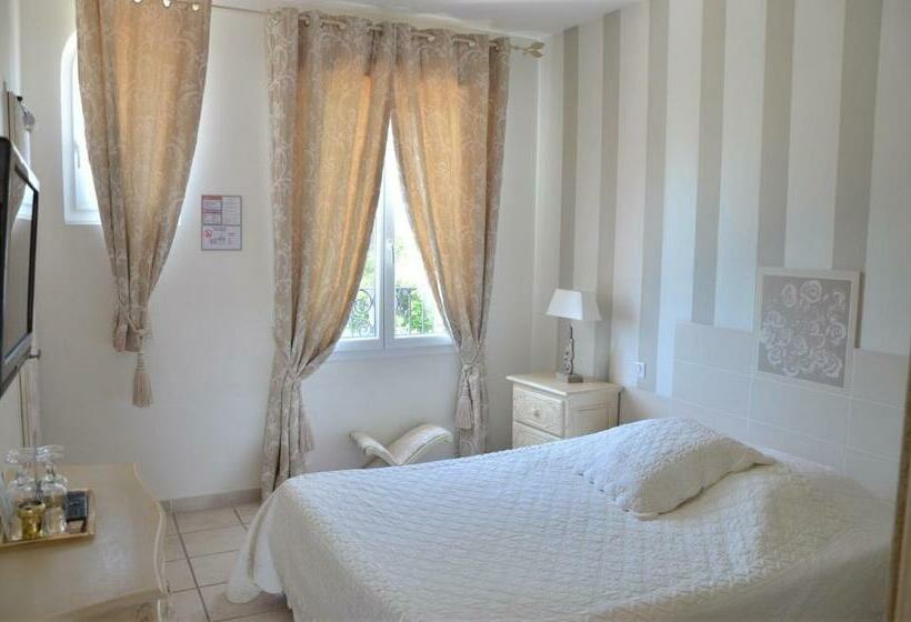 חדר משפחתי, Villa Des Anges