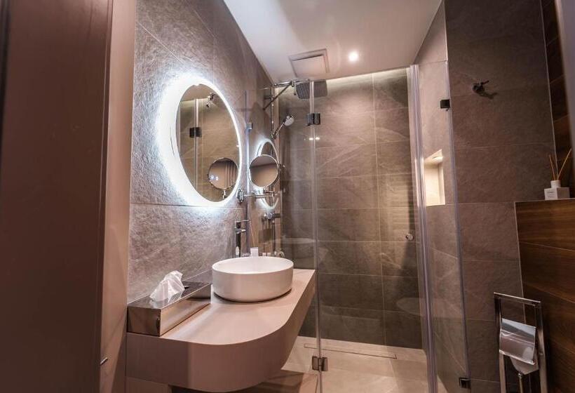 Четырехместный Номер Deluxe, Rókusfalvy Borhotel és Fogadó