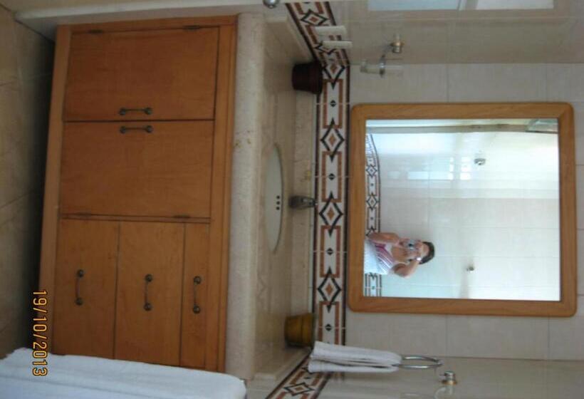 Standart Stüdyo, Banderas Suites