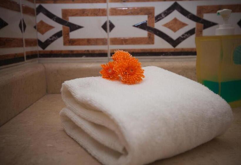 Standart Stüdyo, Banderas Suites