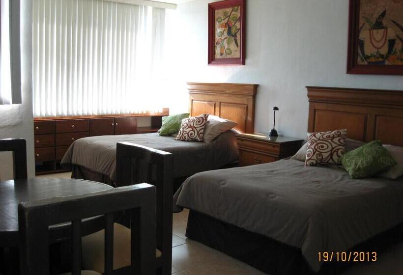 Standard-studio, Banderas Suites
