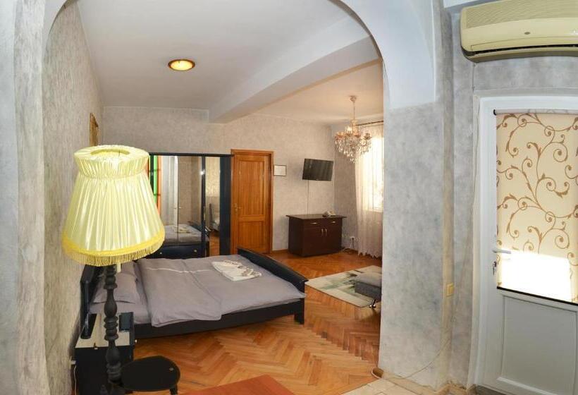 سوییت خانوادگی, Vila A&b